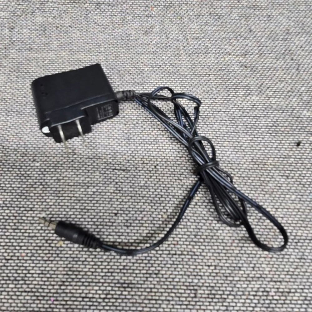 FreeTalker AC/DC Adapter JD-050-040 Wall Charger 5V 400mA Black Good 3.5mm Jack
